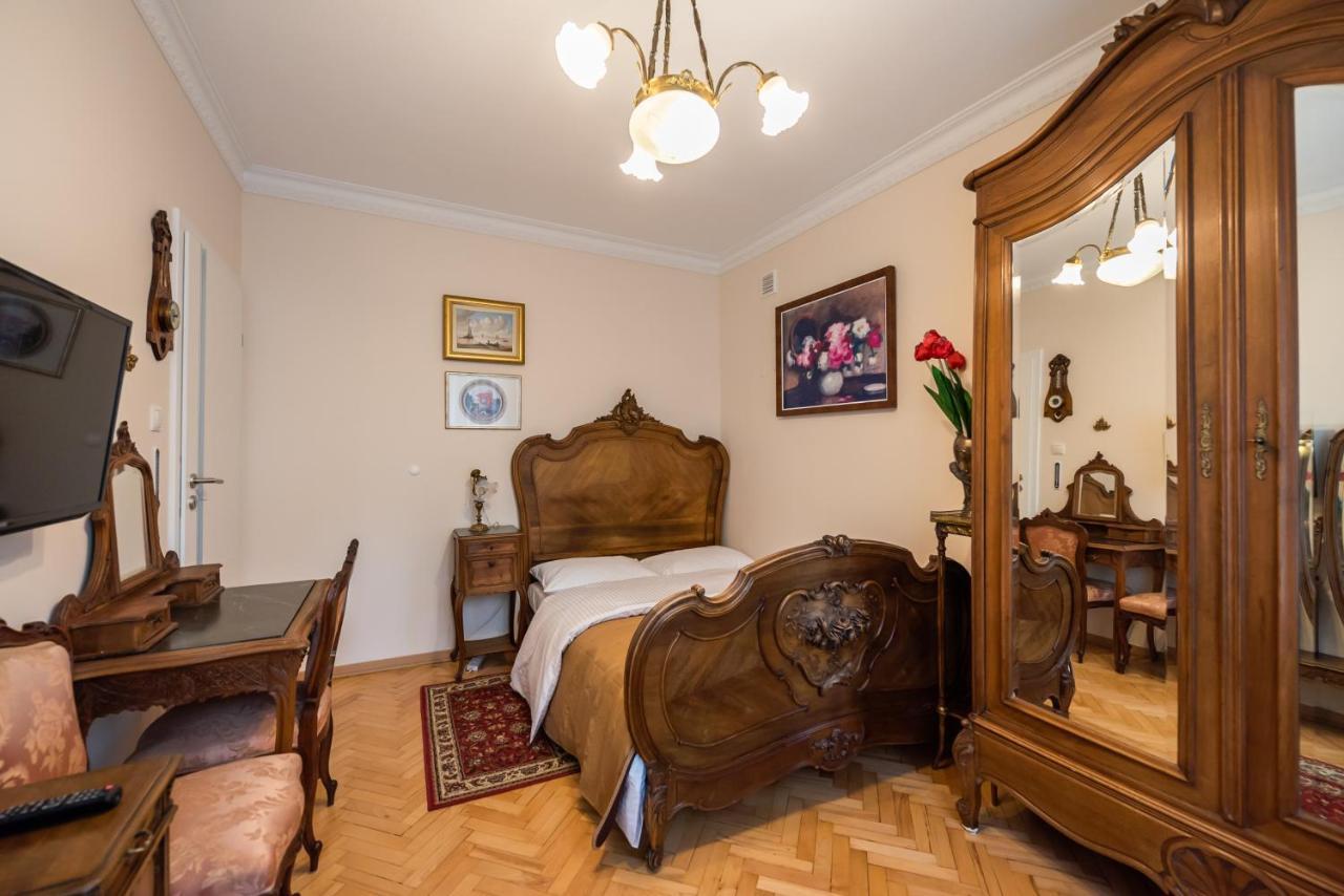 Downtown Antique Apartment Warsawa Bagian luar foto