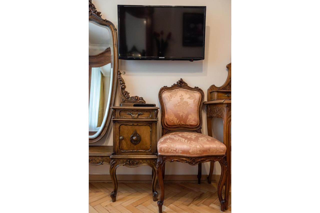 Downtown Antique Apartment Warsawa Bagian luar foto