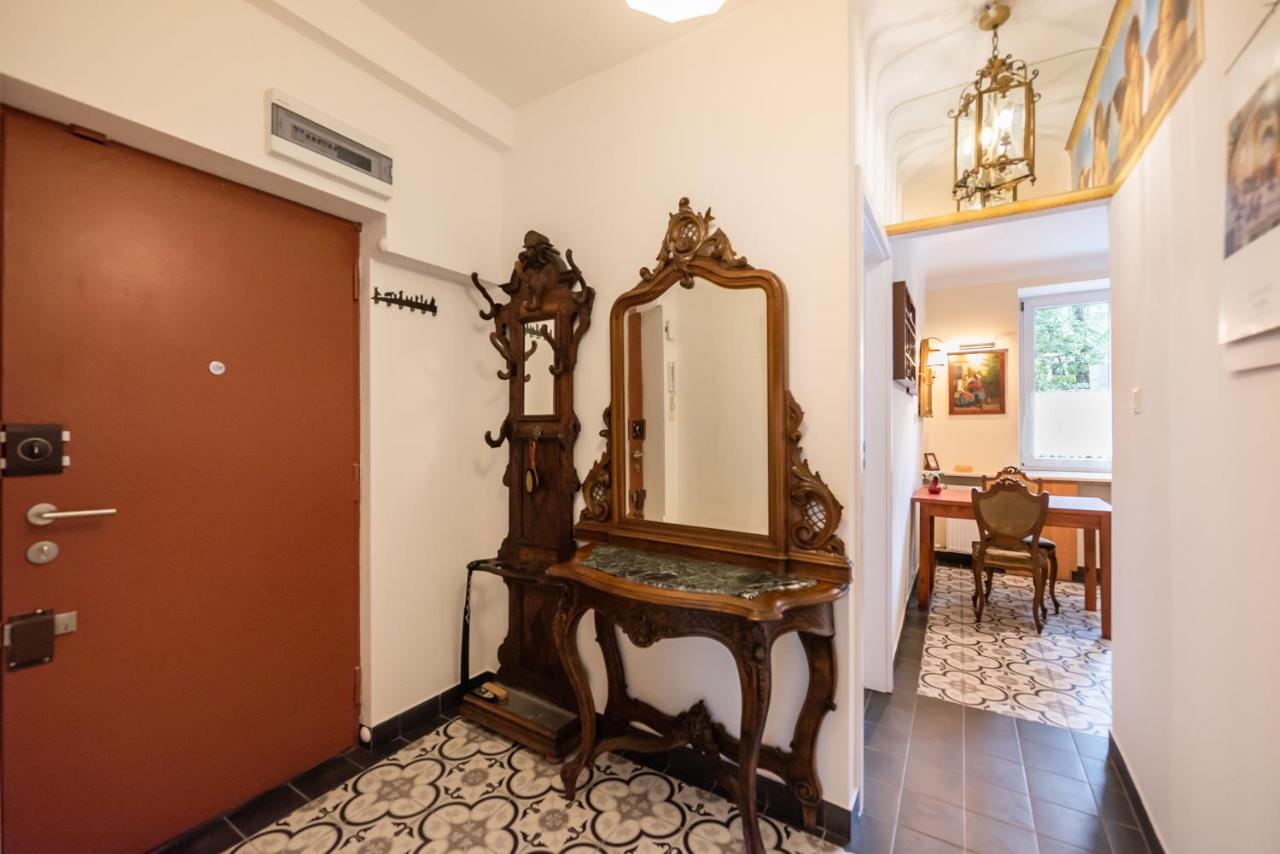 Downtown Antique Apartment Warsawa Bagian luar foto