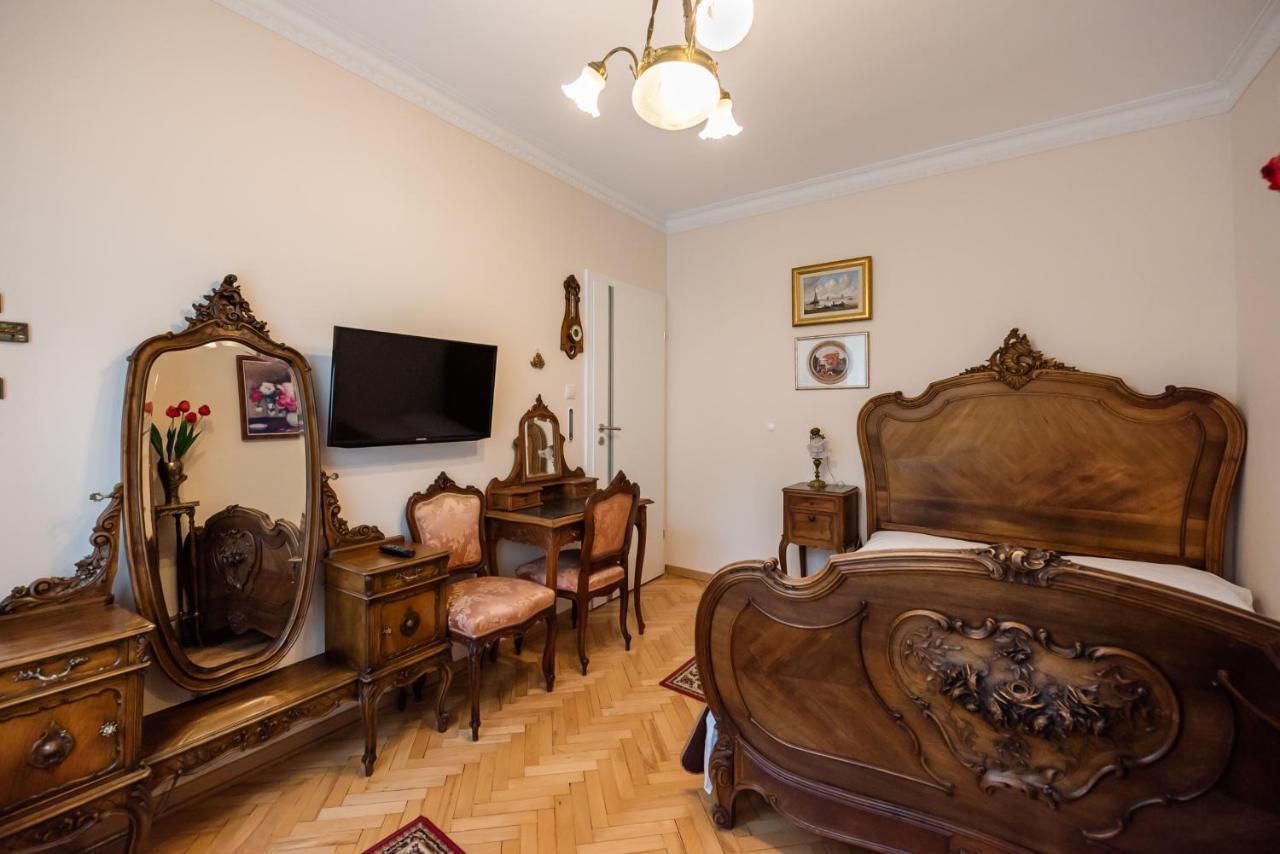 Downtown Antique Apartment Warsawa Bagian luar foto