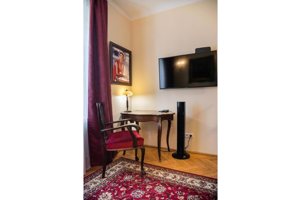 Downtown Antique Apartment Warsawa Bagian luar foto